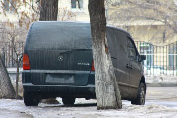 Автомобиль без номеров, на котором приехал человек, представившийся Дмитрием Крестовским