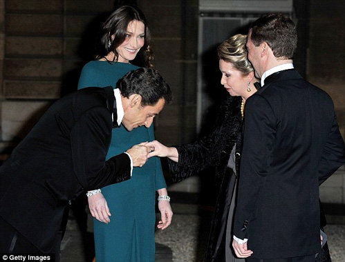 Карла Бруни и Николя Саркози с Дмитрием и Светланой Медведевыми Фото Daily Mail