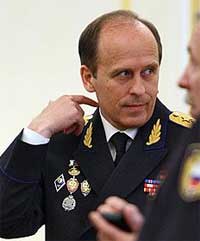Директор ФСБ Александр Бортников, согласно опубликованной на сайте службы декларации, заработал за 2009 год 4 млн 723 тыс. руб.