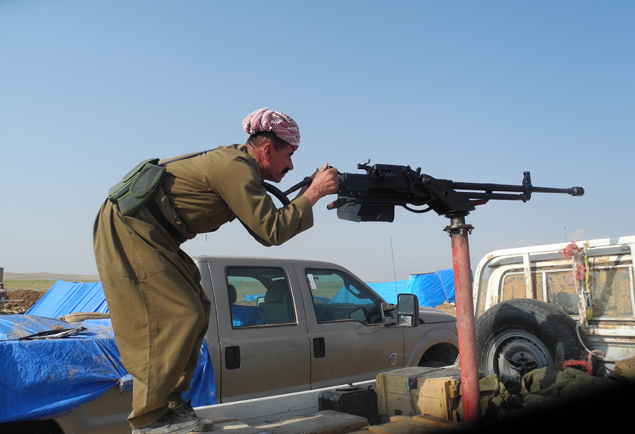 Крупнокалиберный пулемет на пикапе - современная тачанка курдских ополченцев.