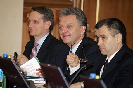 Муж Татьяны Голиковой Виктор Христенко (в центре)