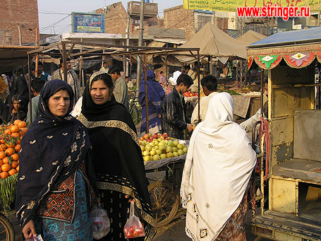Лахор. Восточный базар. Женщины