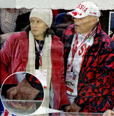 Переживая за российских олимпийцев, Познер и Соловьева нежно сжимали руки друг друга