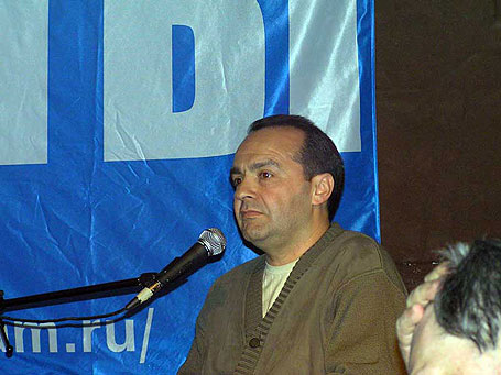Дебаты Кашина и Шендеровича в клубе «Билингва». Виктор Шендерович пытается понять вопросы жюри.