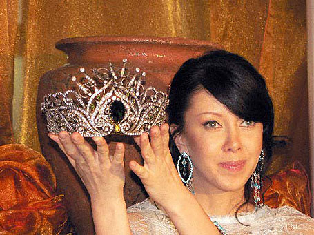 Светлана ГОРЕВА, обладательница титула «Краса России - 2003», представляет корону Мисс Москвы