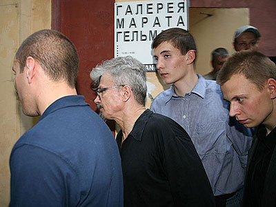 Лимонов в галерее Гельмана. Фото www.guelman.ru