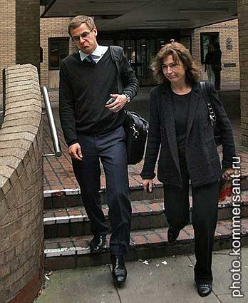 Петр Жуков и его мать надеялись на оправдательный вердикт лондонского суда