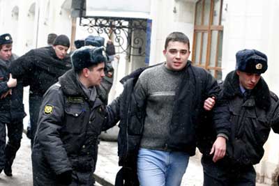 Тогда Косарев попал в поле зрения СМИ, так как был задержан милицией вместе с другими участниками акции из радикальной организации «Авангард коммунистической молодежи»