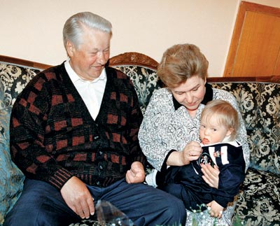 Борис и Наина Ельцины обожают своего внука Глеба - он для них с малолетства как родной сын